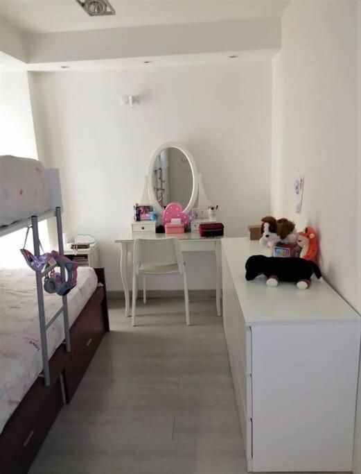 Apartamento Centro Rambla Alicante A Luaran gambar